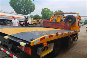 新林区附近拖车电话号码服务