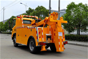 新林区高速路拖车费